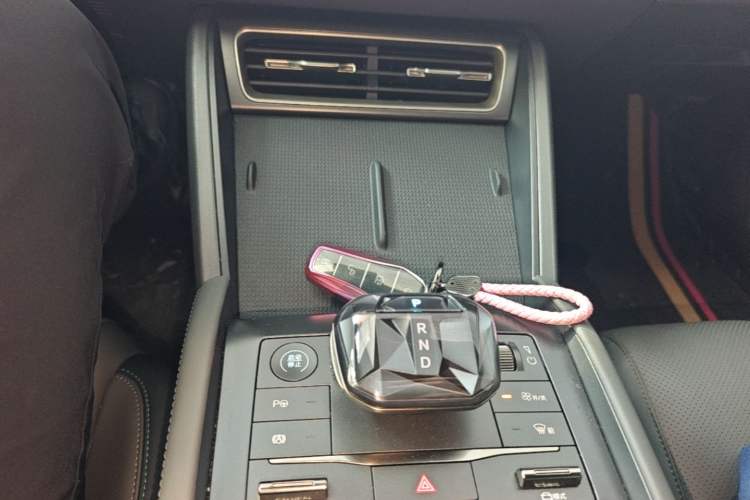 Used BYD Qin L 2025 DM-i Smart Drive 80KM Leading Model Gear Lever