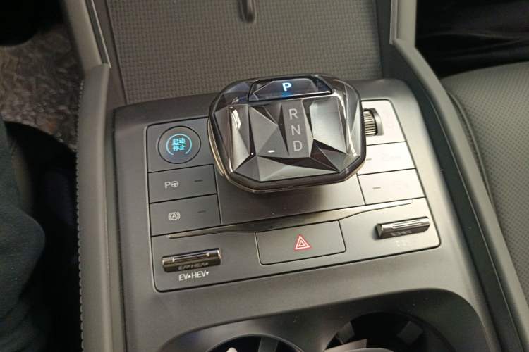 Used BYD Qin L 2025 DM-i Smart Drive 80KM Superior Model Gear Lever