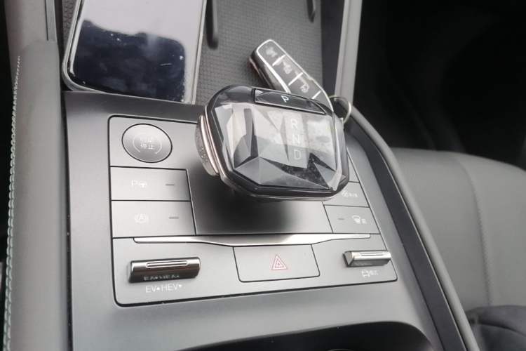 Used BYD Qin L 2025 DM-i Smart Drive 120KM Leading Model Gear Lever