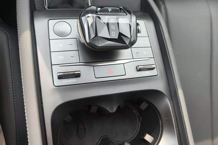 Used BYD Qin L 2025 DM-i Smart Drive 80KM Leading Model Gear Lever