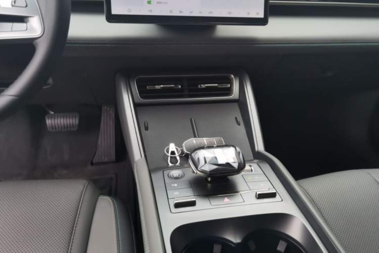 Used BYD Qin L 2025 DM-i Smart Drive 80KM Leading Model Gear Lever