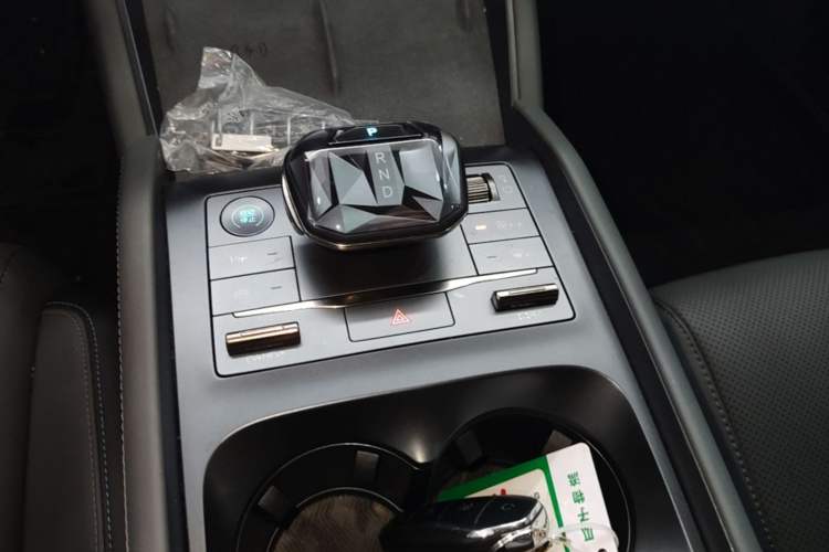 Used BYD Qin L 2025 DM-i Smart Drive 120KM Superior Model Gear Lever