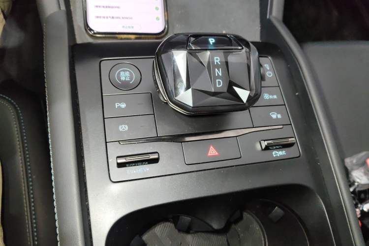 Used BYD Qin L 2025 DM-i Smart Drive 120KM Superior Model Gear Lever