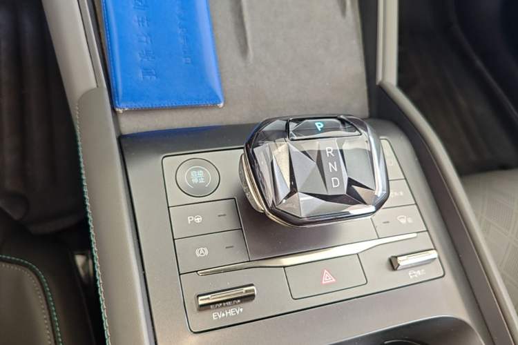 Used BYD Qin L 2025 DM-i Smart Drive 120KM Excellence Model Gear Lever