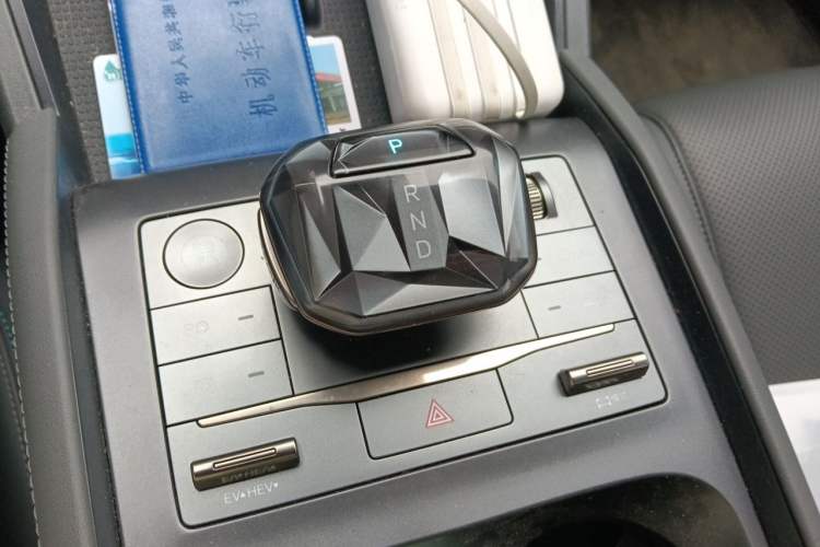 Used BYD Qin L 2025 DM-i Smart Drive 80KM Leading Model Gear Lever