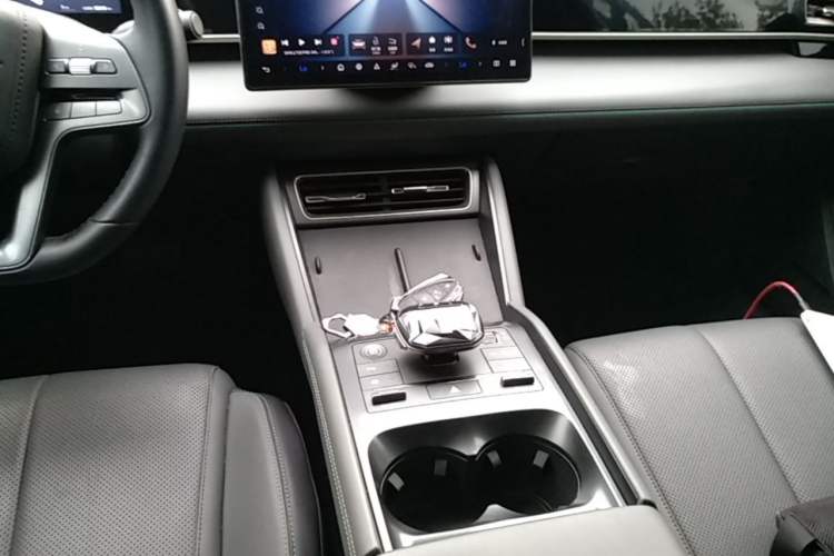 Used BYD Qin L 2025 DM-i Smart Drive 120KM Leading Model Gear Lever