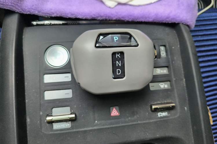 Used BYD Qin L 2025 DM-i Smart Drive 120KM Leading Model Gear Lever