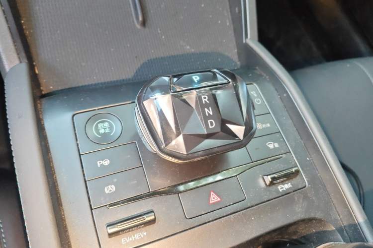Used BYD Qin L 2025 DM-i Smart Drive 80KM Leading Model Gear Lever