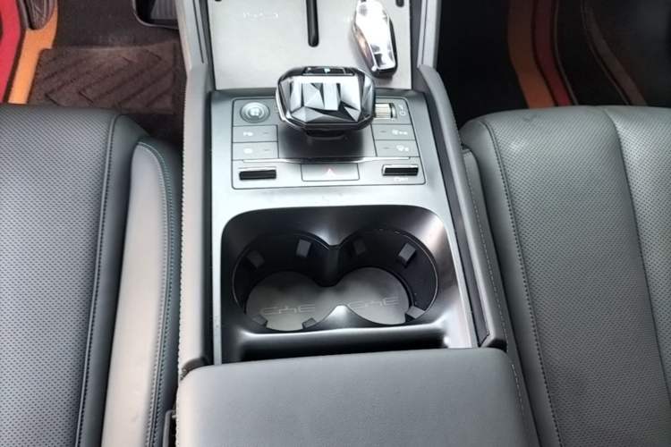 Used BYD Qin L 2025 DM-i Smart Drive 80KM Leading Model Gear Lever