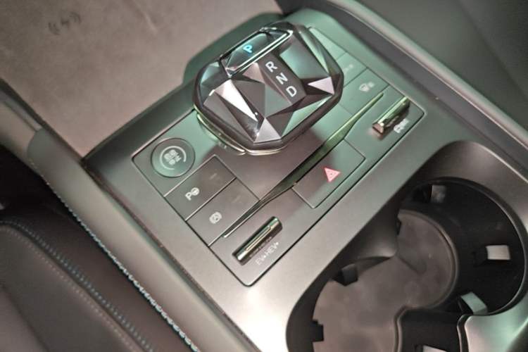 Used BYD Qin L 2025 DM-i Smart Drive 120KM Superior Model Gear Lever