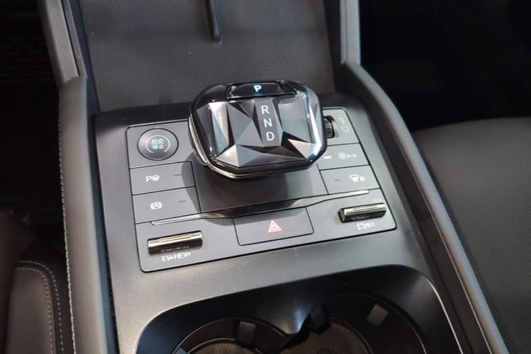 Used BYD Qin L 2025 DM-i Smart Drive 80KM Leading Model Gear Lever