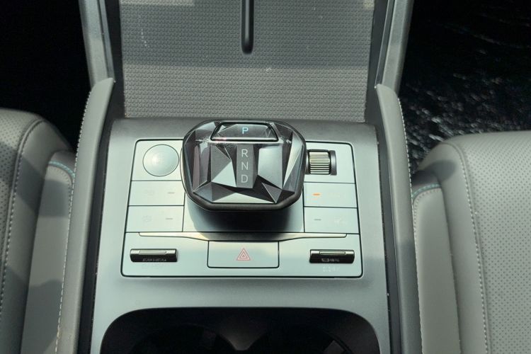 Used BYD Qin L 2025 DM-i Smart Drive 80KM Leading Model Gear Lever