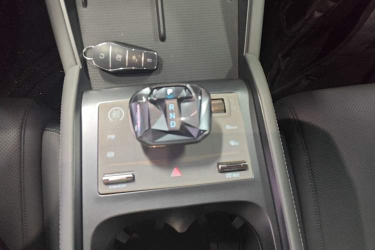 Used BYD Qin L 2025 DM-i Smart Drive 80KM Superior Model Gear Lever