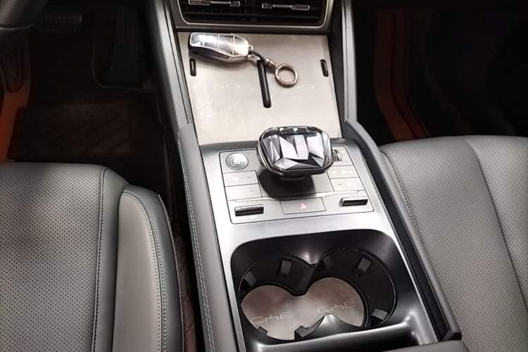Used BYD Qin L 2025 DM-i Smart Drive 80KM Leading Model Gear Lever