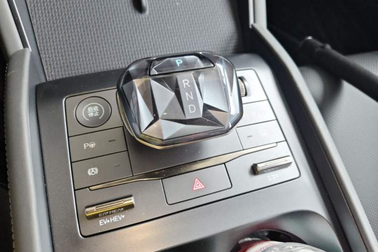 Used BYD Qin L 2025 DM-i Smart Drive 120KM Leading Model Gear Lever