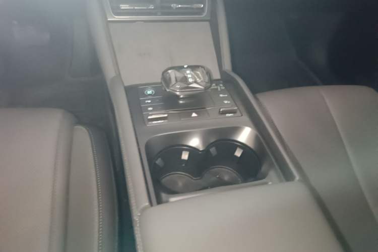 Used BYD Qin L 2025 DM-i Smart Drive 120KM Superior Model Gear Lever