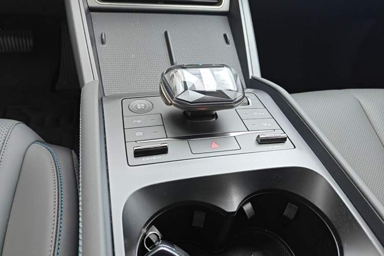 Used BYD Qin L 2025 DM-i Smart Drive 80KM Leading Model Gear Lever