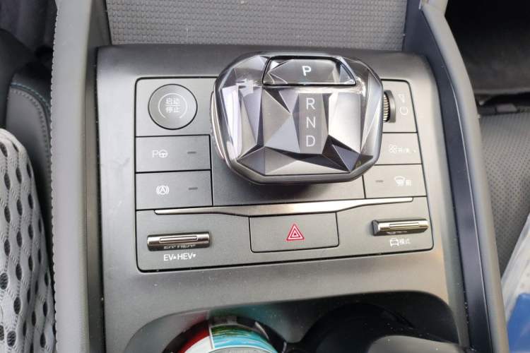 Used BYD Qin L 2025 DM-i Smart Drive 80KM Superior Model Gear Lever