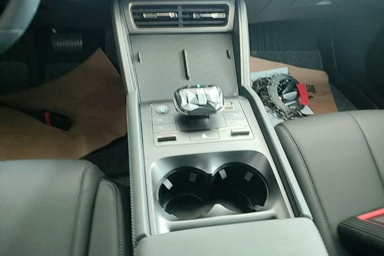 Used BYD Qin L 2025 DM-i Smart Drive 80KM Leading Model Gear Lever