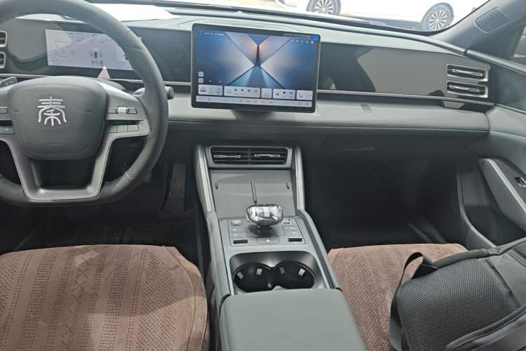 Used BYD Qin L 2025 DM-i Smart Drive 80KM Leading Model Gear Lever