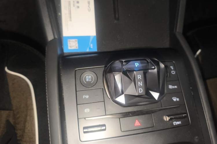 Used BYD Qin L 2025 DM-i Smart Drive 80KM Leading Model Gear Lever