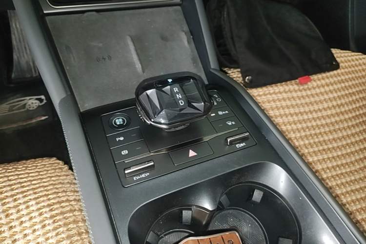 Used BYD Qin L 2025 DM-i Smart Drive 120KM Superior Model Gear Lever
