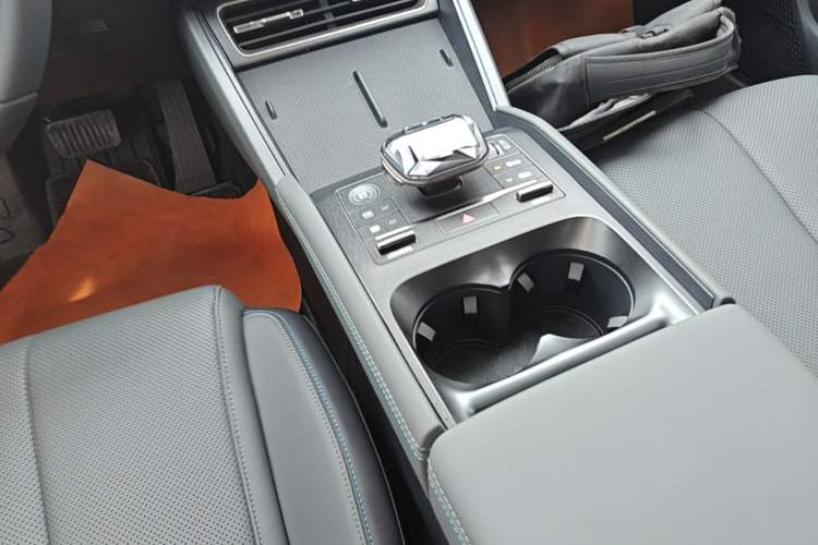 Used BYD Qin L 2025 DM-i Smart Drive 80KM Leading Model Gear Lever