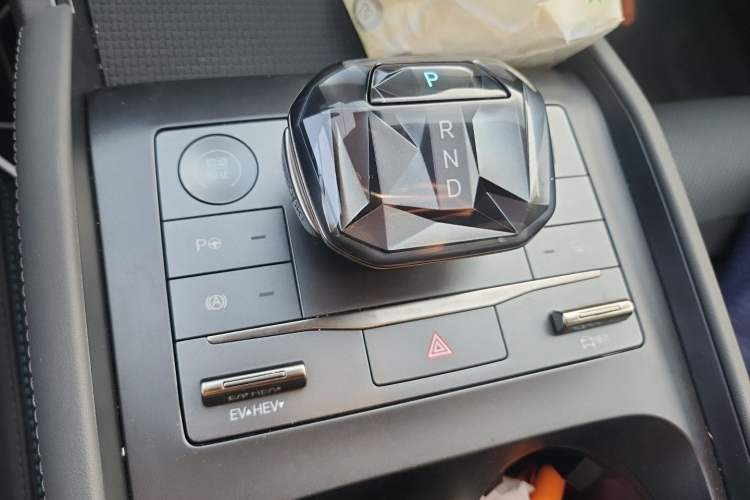 Used BYD Qin L 2025 DM-i Smart Drive 80KM Leading Model Gear Lever