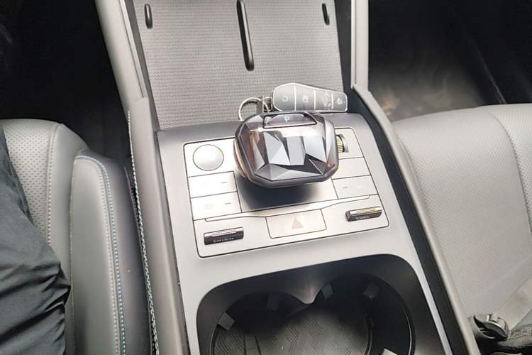 Used BYD Qin L 2025 DM-i Smart Drive 120KM Leading Model Gear Lever