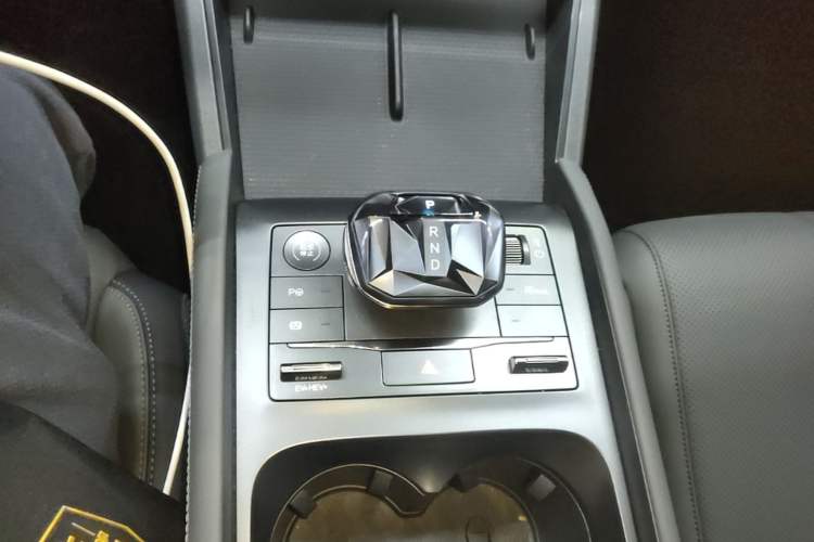 Used BYD Qin L 2025 DM-i Smart Drive 80KM Leading Model Gear Lever