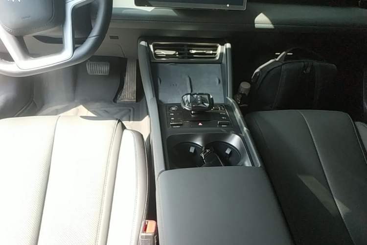 Used BYD Qin L 2025 DM-i Smart Drive 120KM Superior Model Gear Lever