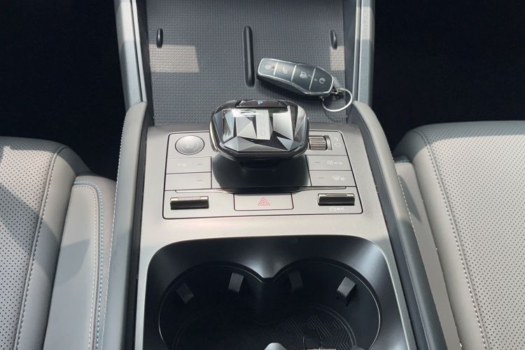 Used BYD Qin L 2025 DM-i Smart Drive 80KM Leading Model Gear Lever