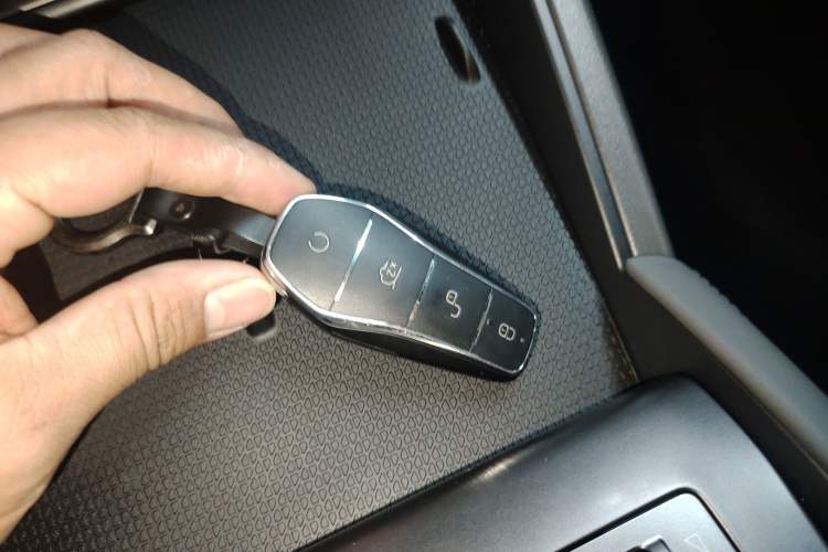 Used BYD Qin L 2025 DM-i Smart Drive 80KM Leading Model Interior 1