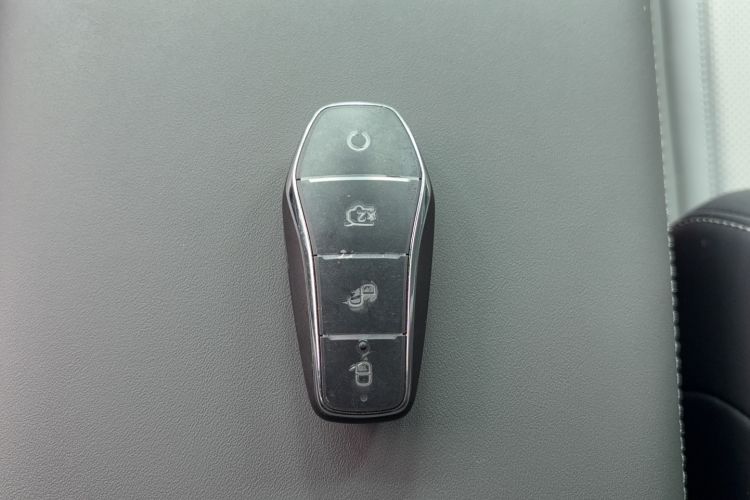 Used BYD Qin L 2025 DM-i Smart Drive 80KM Leading Model Interior 1