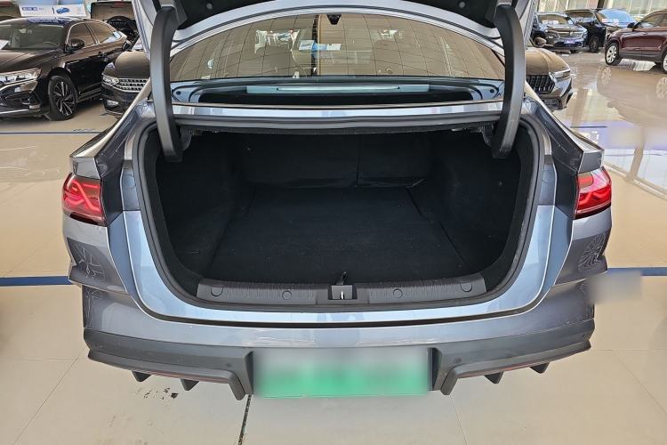 Used BYD Qin L 2025 DM-i Smart Drive 80KM Leading Model Interior 1