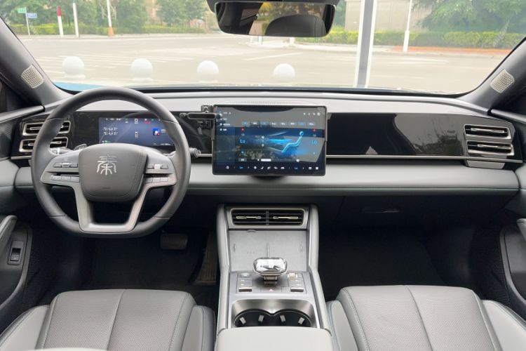 Used BYD Qin L 2025 DM-i Smart Drive 120KM Superior Model Interior 1
