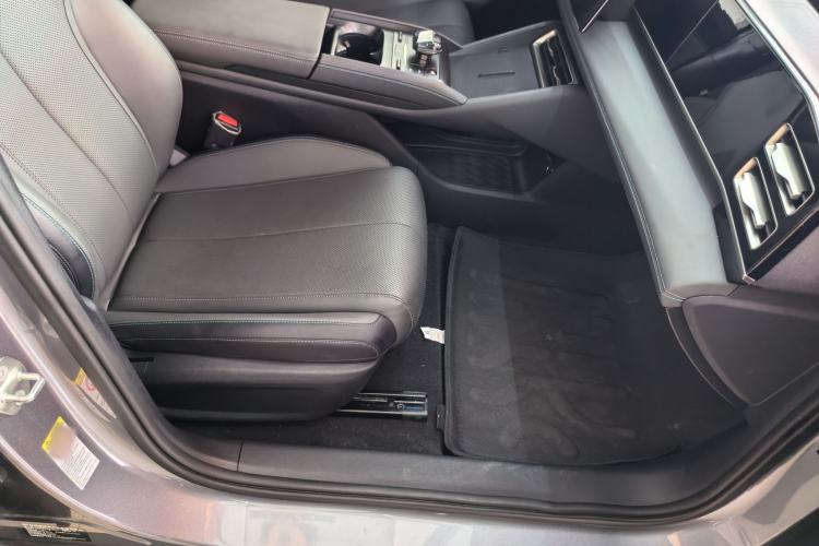 Used BYD Qin L 2025 DM-i Smart Drive 120KM Leading Model Interior 10