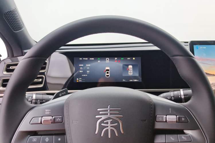 Used BYD Qin L 2025 DM-i Smart Drive 80KM Leading Model Interior 11