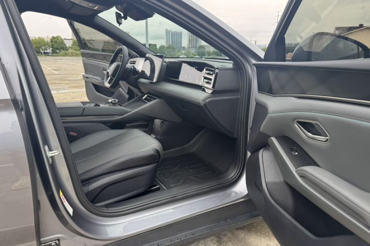 Used BYD Qin L 2025 DM-i Smart Drive 80KM Leading Model Interior 11