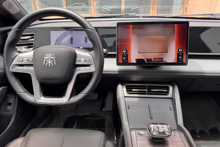 Used BYD Qin L 2025 DM-i Smart Drive 120KM Leading Model Interior 11