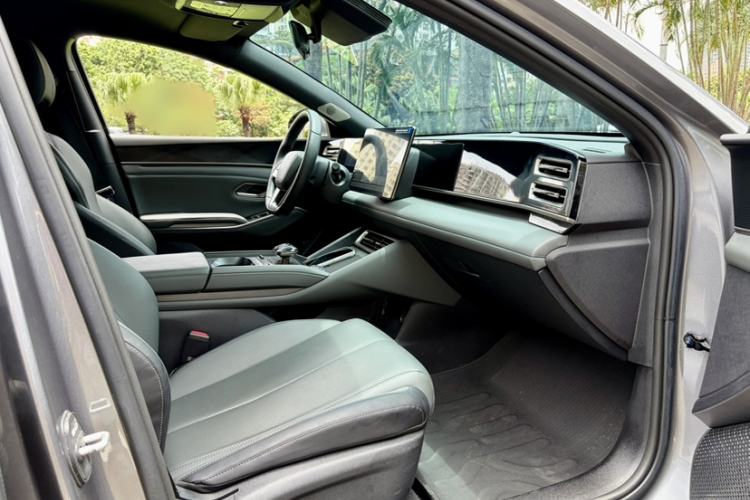 Used BYD Qin L 2025 DM-i Smart Drive 120KM Leading Model Interior 2