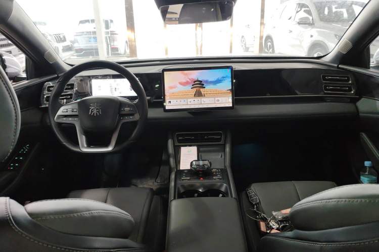 Used BYD Qin L 2025 DM-i Smart Drive 120KM Superior Model Interior 2