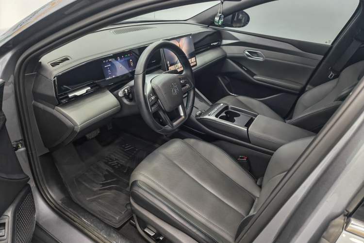 Used BYD Qin L 2025 EV 545KM Beyond Version Interior 2