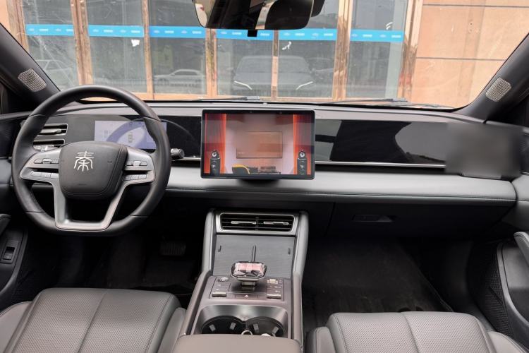 Used BYD Qin L 2025 DM-i Smart Drive 120KM Leading Model Interior 2