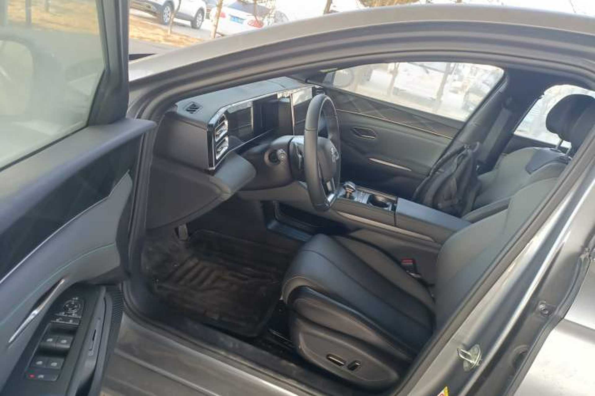 Used BYD Qin L 2025 DM-i Smart Drive 120KM Superior Model Interior 3