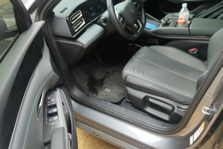 Used BYD Qin L 2025 DM-i Smart Drive 80KM Leading Model Interior 3