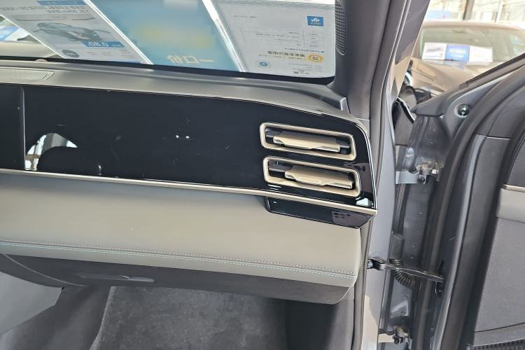 Used BYD Qin L 2025 DM-i Smart Drive 80KM Leading Model Interior 3