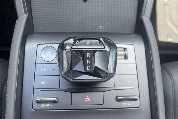 Used BYD Qin L 2025 DM-i Smart Drive 80KM Leading Model Interior 4