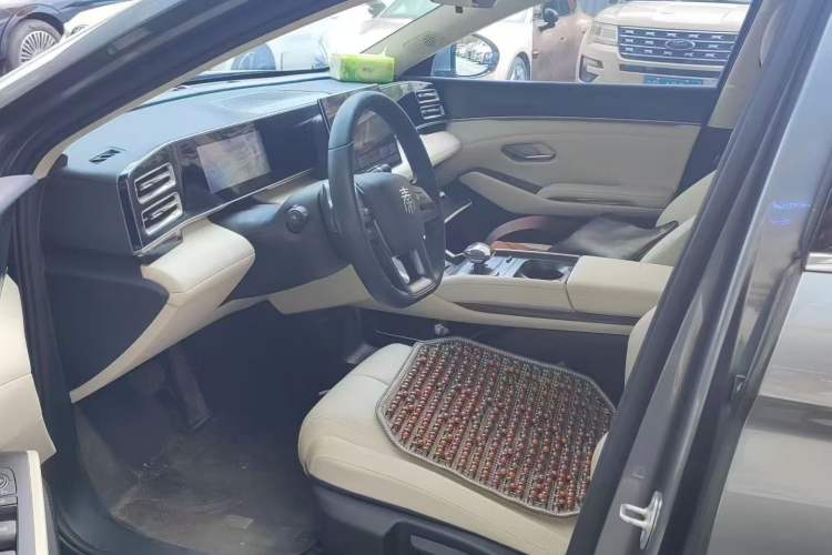 Used BYD Qin L 2025 DM-i Smart Drive 80KM Leading Model Interior 4
