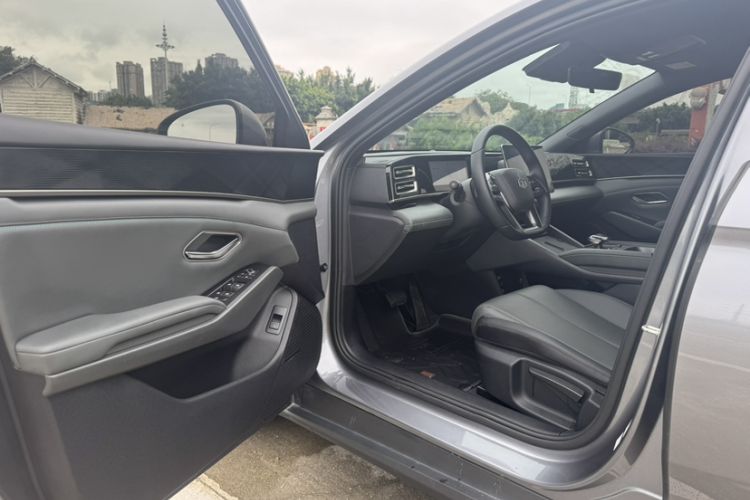 Used BYD Qin L 2025 DM-i Smart Drive 80KM Leading Model Interior 4